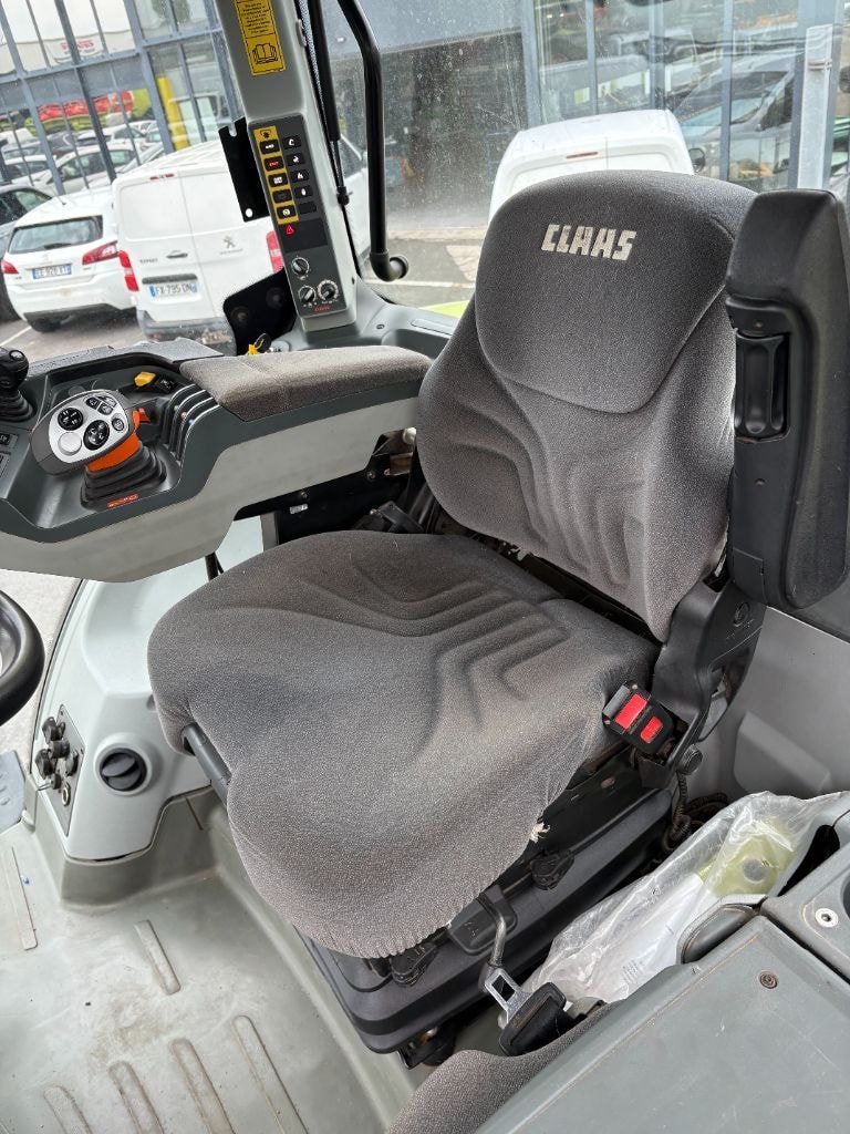 Tracteur CLAAS AXION 810 - photo slide 16