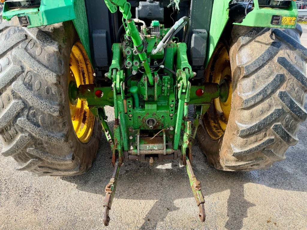 Tracteur chargeur JOHN DEERE 6310 - photo slide 5