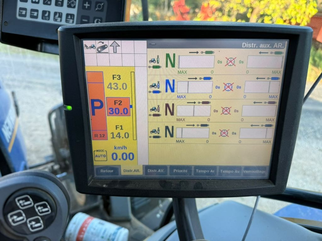 Tracteur NEW HOLLAND T6 145 Autocommand - photo slide 14