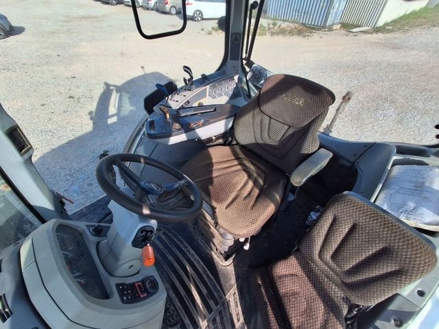 Tracteur VALTRA T144A - photo slide 14
