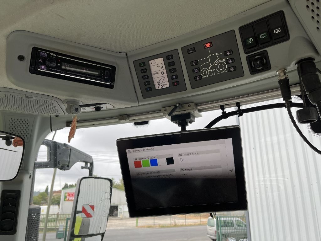 Tracteur CLAAS AXION 850 CEBIS  - photo slide 10