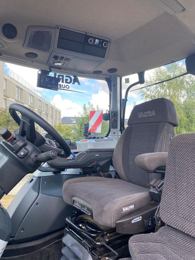 Tracteur VALTRA S376 - photo slide 10