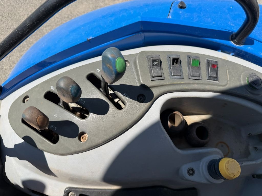 Tracteur chargeur NEW HOLLAND T5.95 DC - photo slide 16