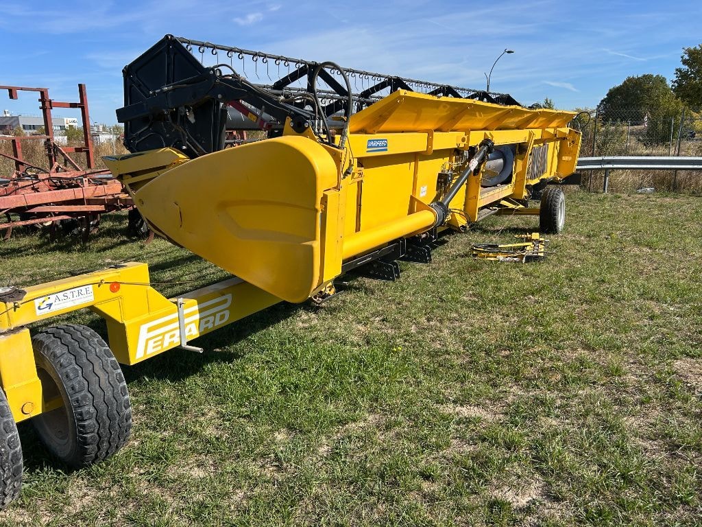Moissonneuse NEW HOLLAND CR 9070 - photo slide 17