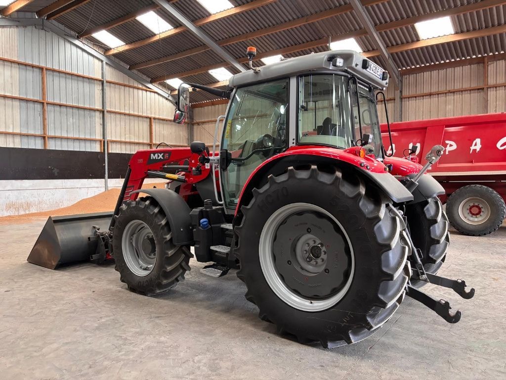 Tracteur MASSEY FERGUSON 5S.145 - photo slide 2
