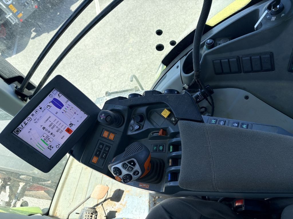 Tracteur CLAAS AXION 810 CMATIC - photo slide 13