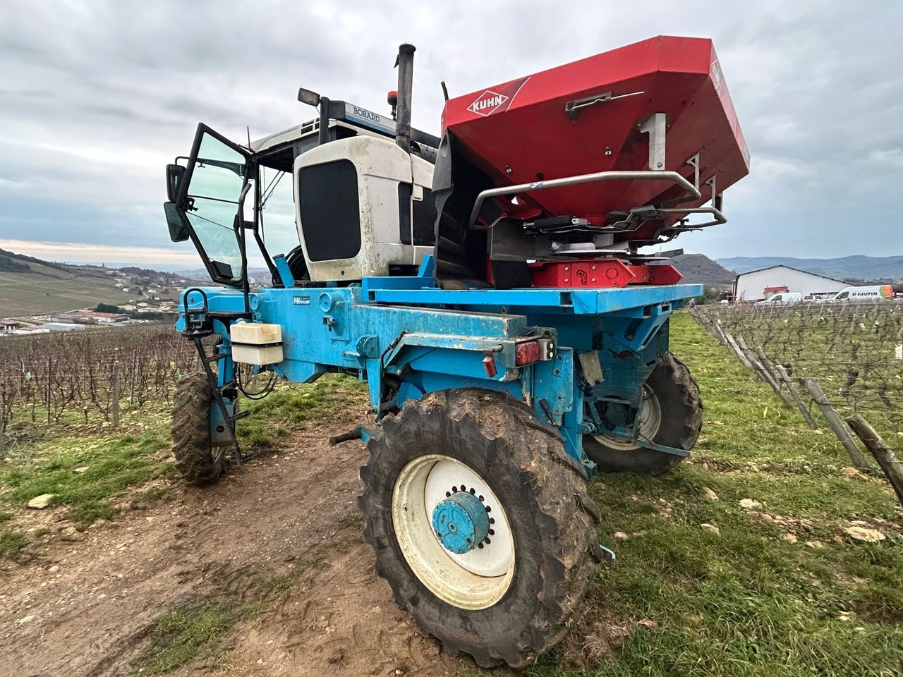 Tracteur enjambeur BOBARD JEUNE 1096 V2 - photo slide 4