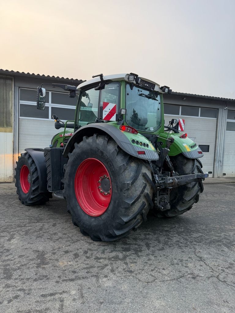 Tracteur FENDT 724 - photo slide 4