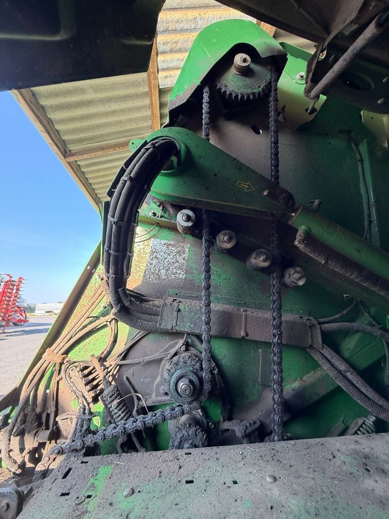 Presse balles rondes JOHN DEERE V461m - photo slide 5