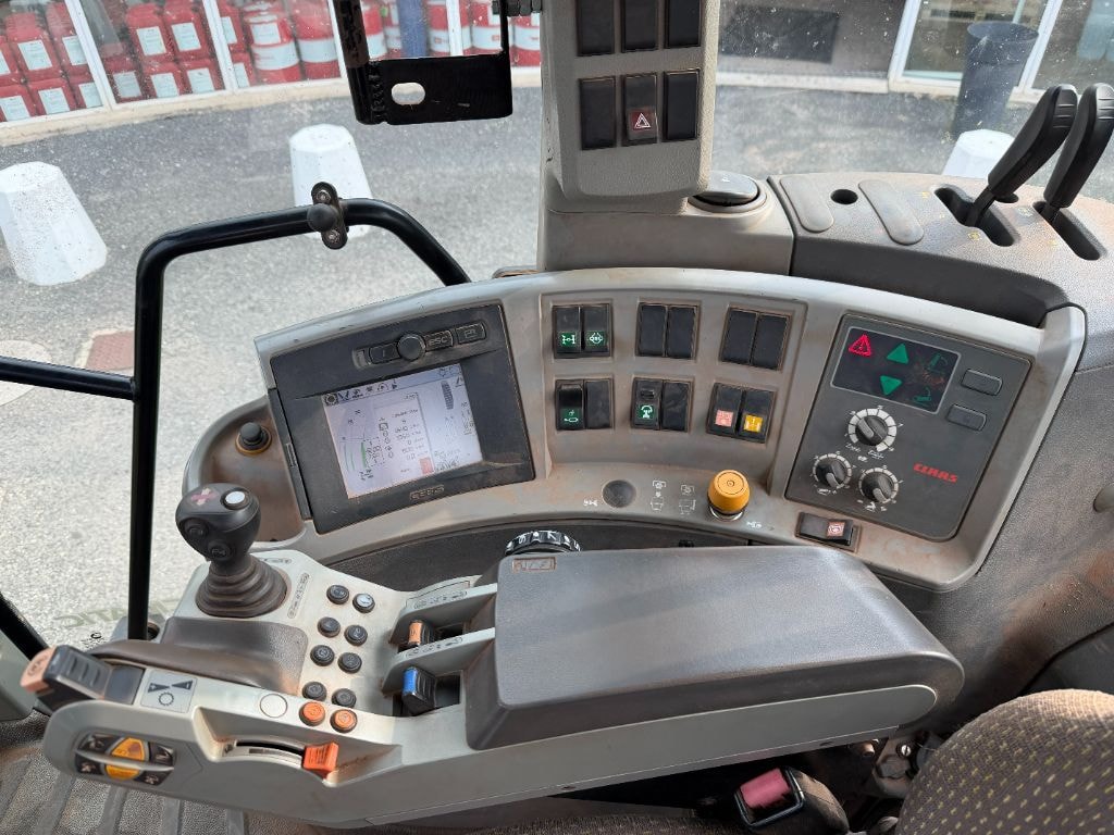 Tracteur CLAAS AXION 810 - photo slide 16