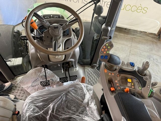 Tracteur DEUTZ FAHR 6165 RC SHIFT - photo slide 15
