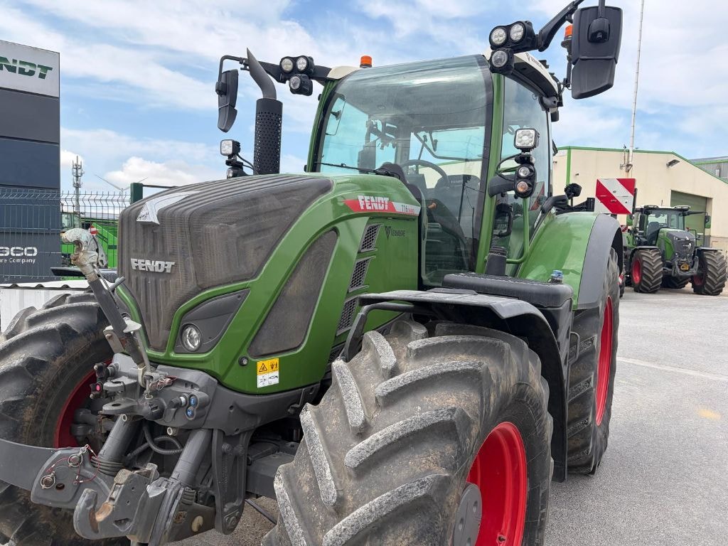 Tracteur FENDT 716 VARIO POWER - photo slide 2