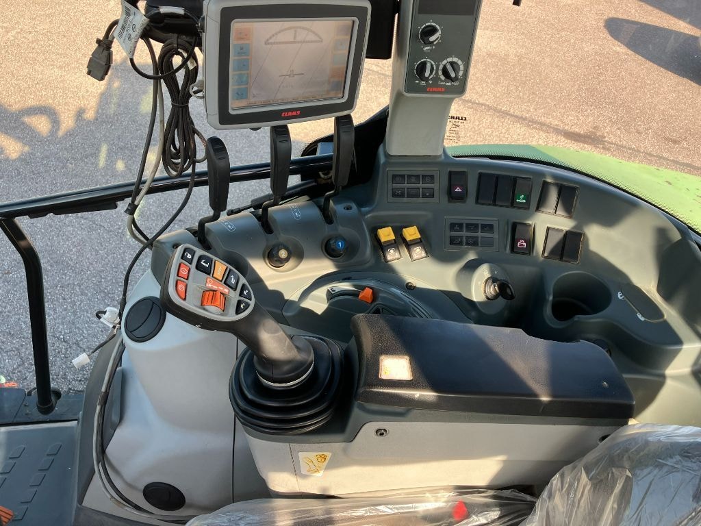 Tracteur chargeur CLAAS Arion 460 - photo slide 12