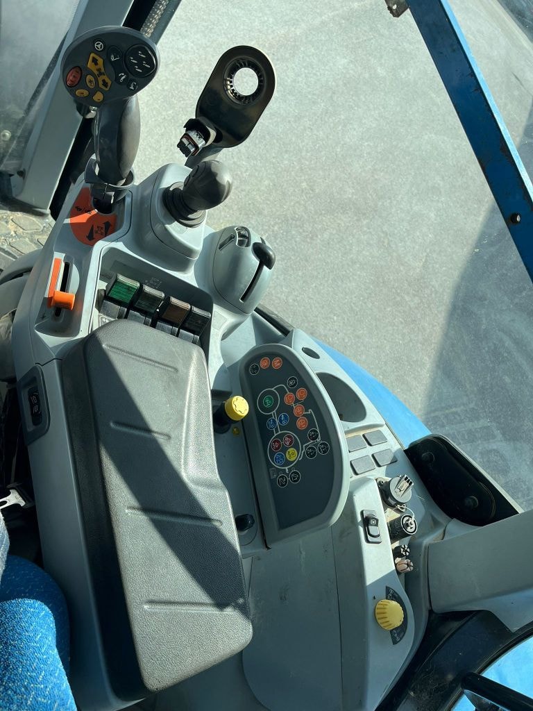 Tracteur NEW HOLLAND T7070 6.7L - photo slide 11