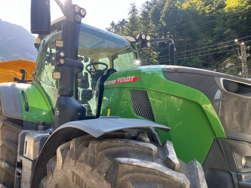 Tracteur FENDT 726 POWER PLUS - photo slide 2