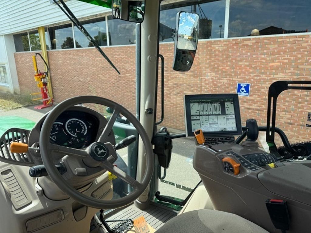 Tracteur JOHN DEERE 6130R - photo slide 9