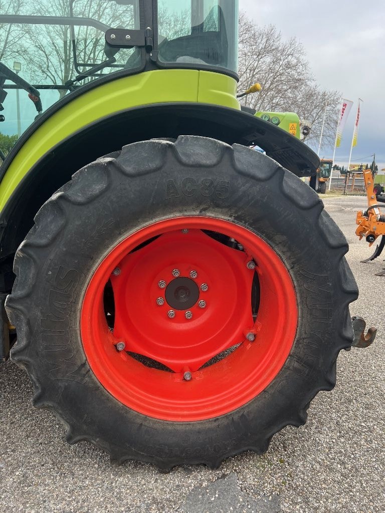 Tracteur CLAAS Nexos 240 m - photo slide 9