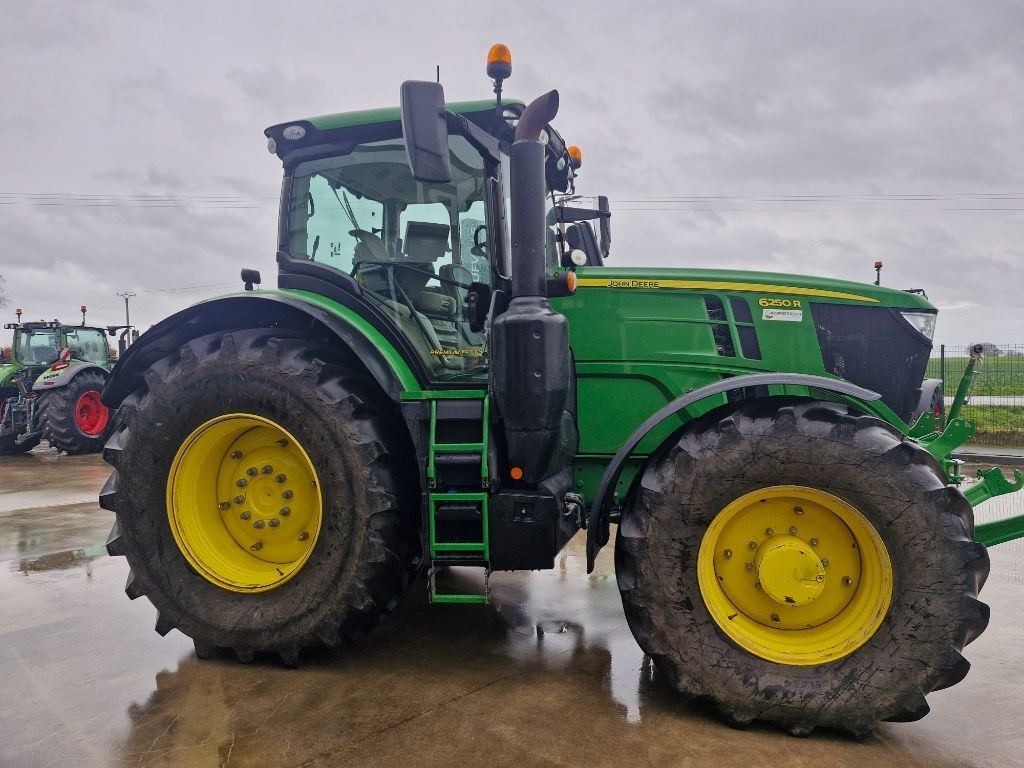 Tracteur JOHN DEERE 6250R - photo slide 7