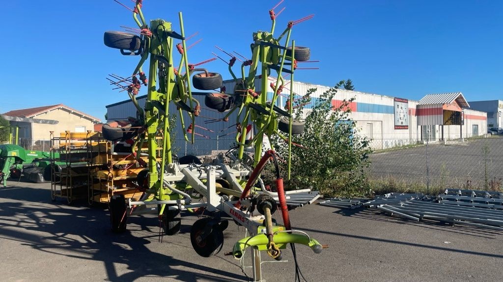Faneuse CLAAS VOLTO 900 T - photo slide 1