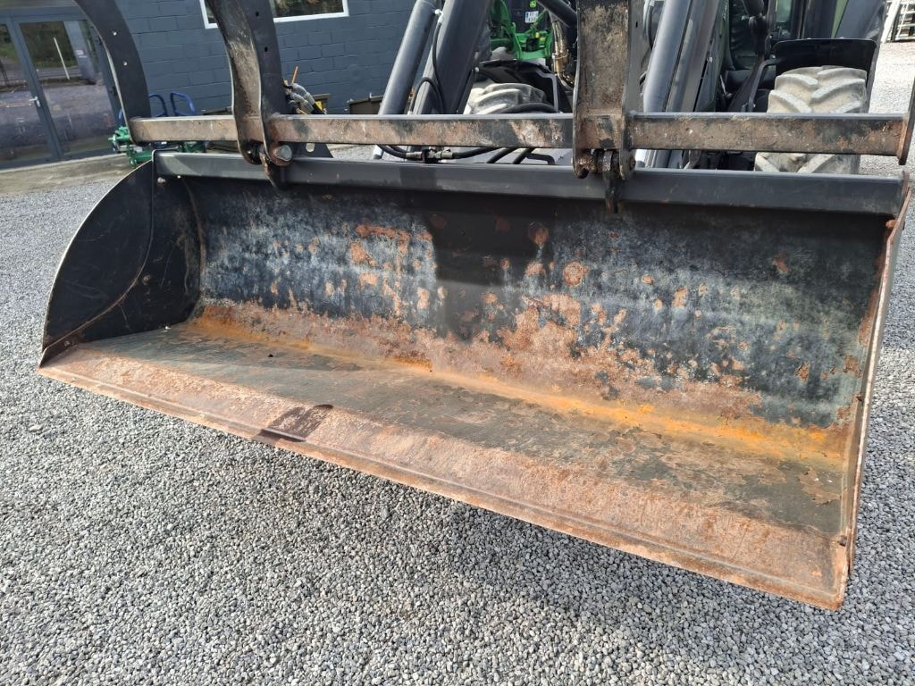 Tracteur VALTRA G135 - photo slide 15