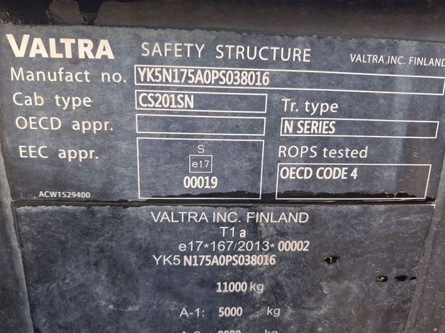 Tracteur chargeur VALTRA N175A - photo slide 24
