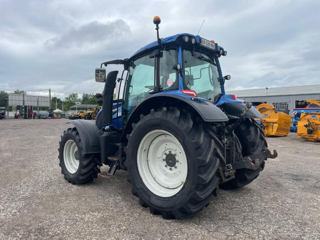 Tracteur VALTRA N 154 V - photo slide 8