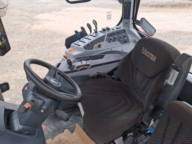 Tracteur chargeur VALTRA N175A - photo slide 10