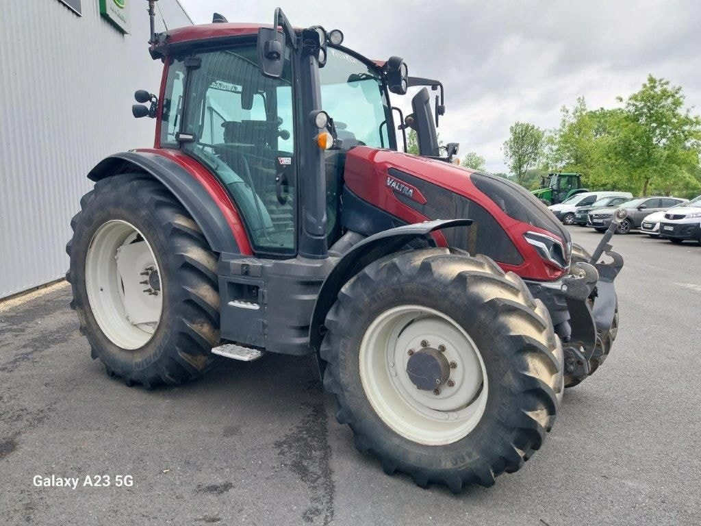Tracteur VALTRA G135 - photo slide 2