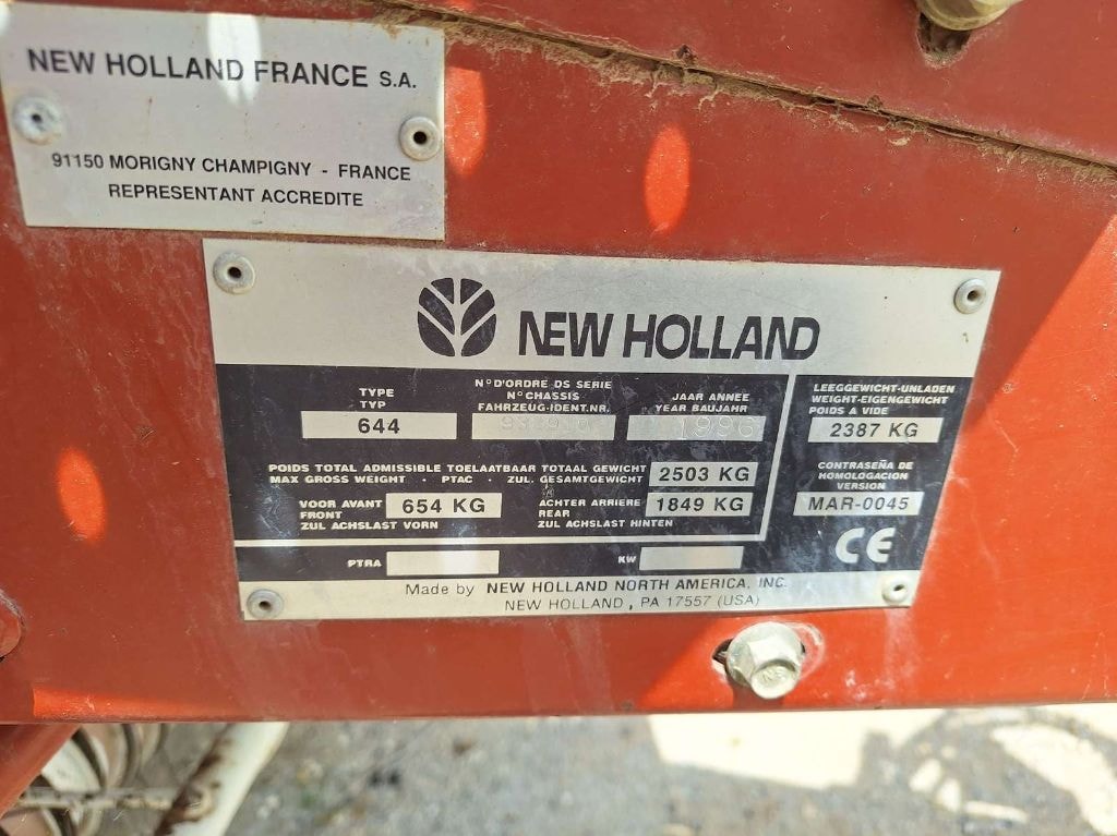 Presse balles rondes NEW HOLLAND 5950 - photo slide 12
