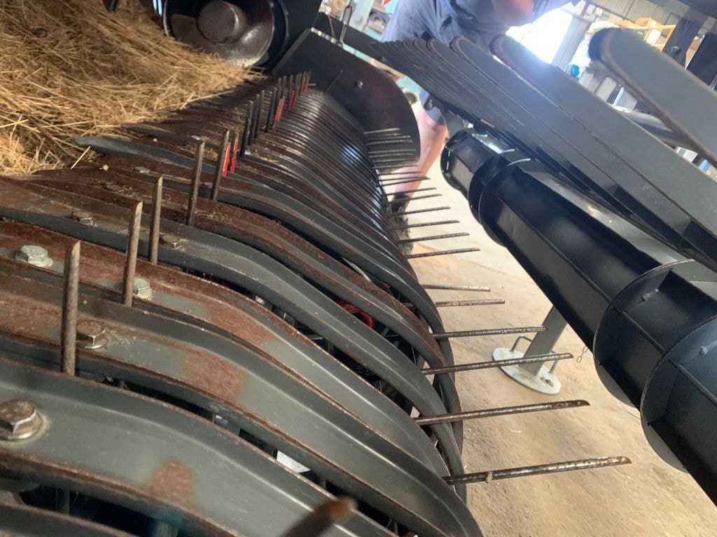 Presse balles rondes MASSEY FERGUSON 4180 X TRA - photo slide 7