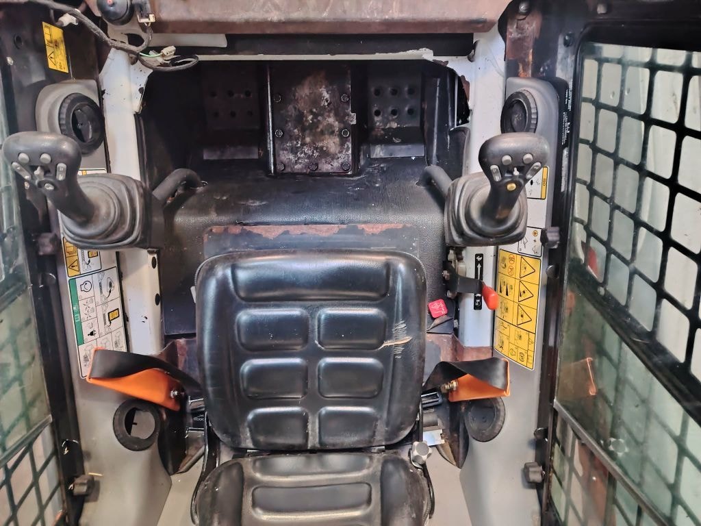 Chargeuse sur pneus BOBCAT S 100 CHARGEUSE COMPACTE - photo slide 4