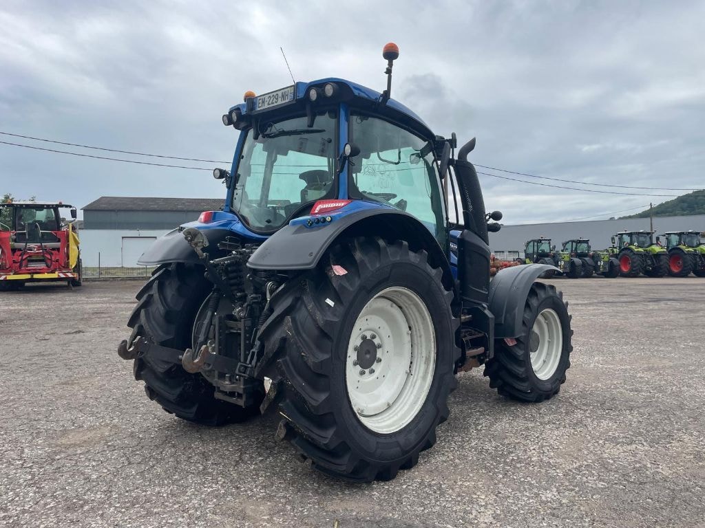 Tracteur VALTRA N 154 V - photo slide 6