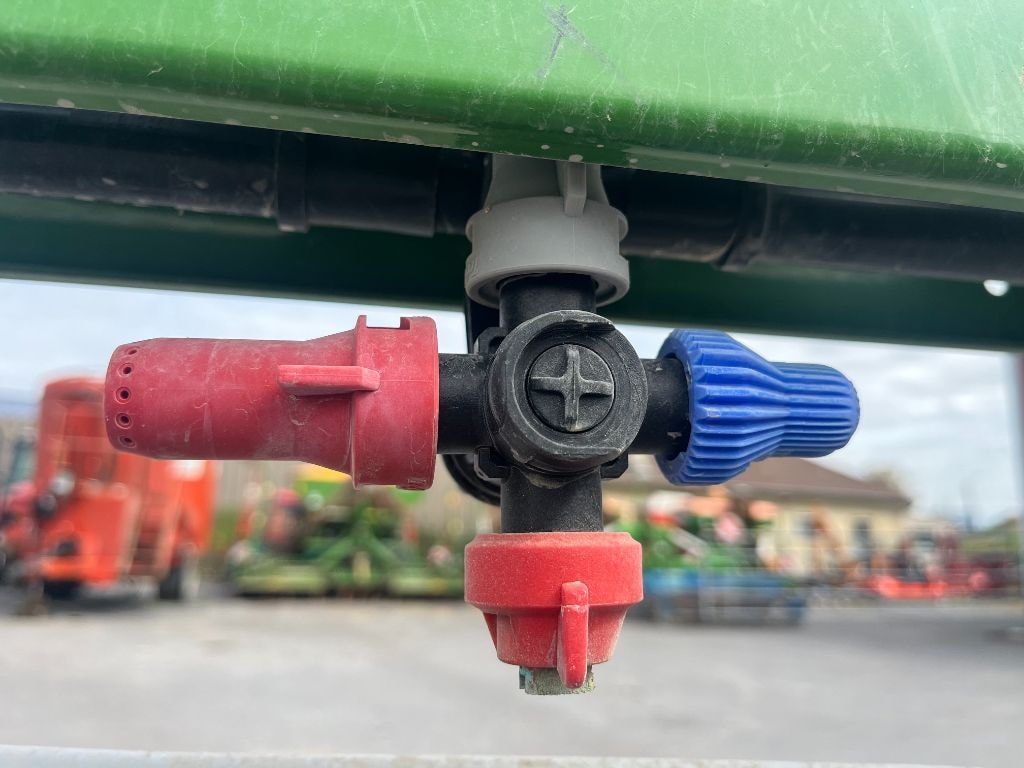 Pulverisateur AMAZONE UX 4200 SPECIAL - photo slide 10