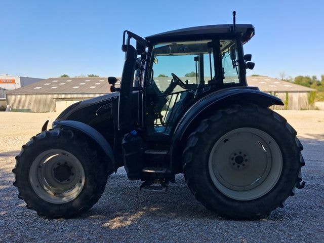 Tracteur chargeur VALTRA G105H  - photo slide 9