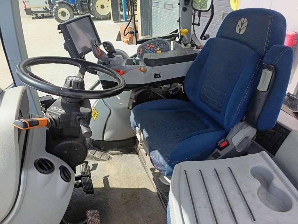 Tracteur NEW HOLLAND T6 145AC - photo slide 6