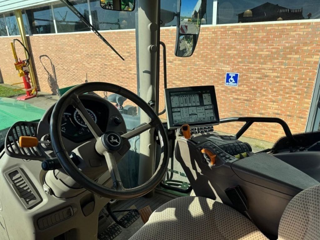 Tracteur JOHN DEERE 6215R - photo slide 9