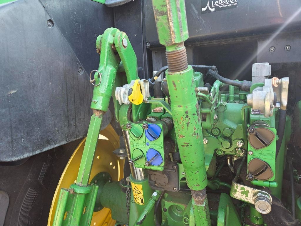 Tracteur chargeur JOHN DEERE 6110M - photo slide 14