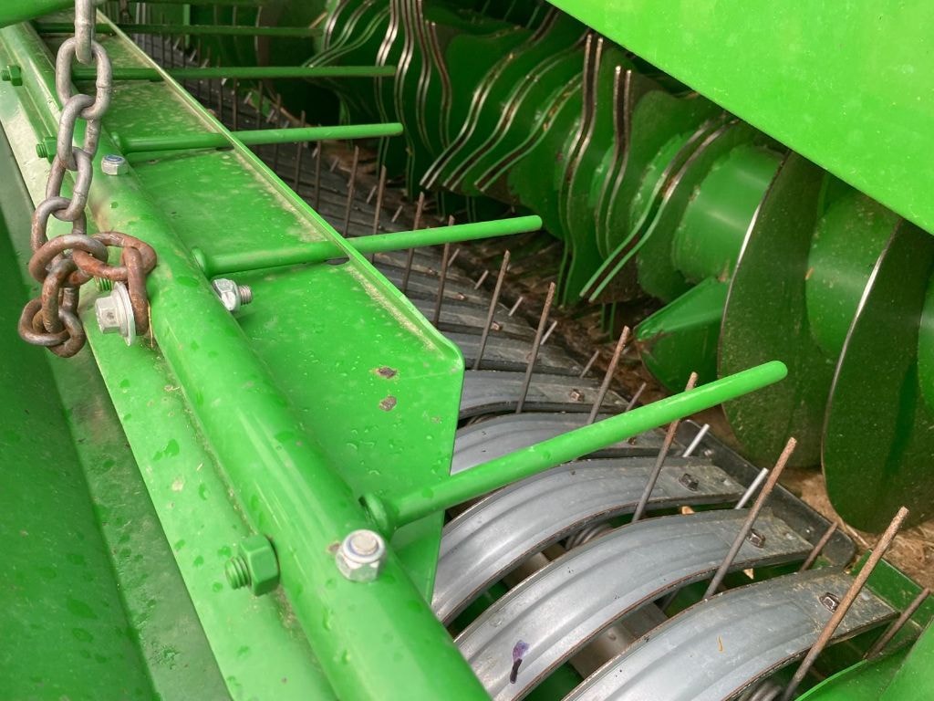 Presse balles rondes JOHN DEERE V451m  - photo slide 12