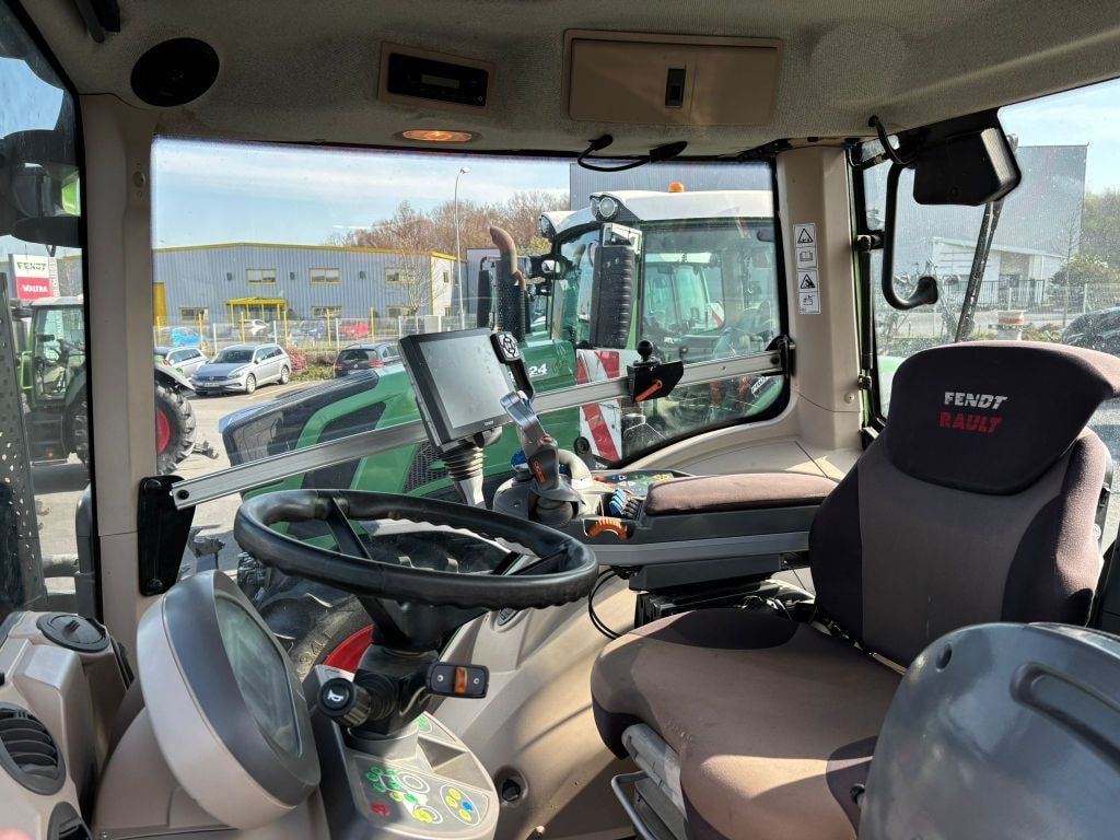 Tracteur FENDT 824 VARIO PROFI + - photo slide 10