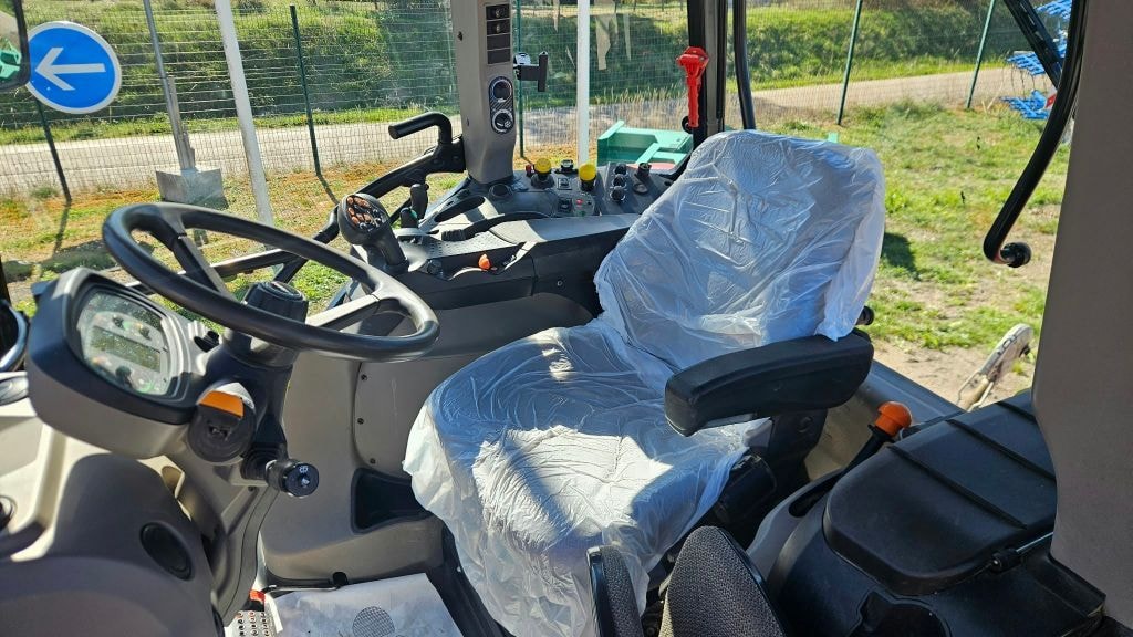 Tracteur CASE IH LUXXUM 100 - photo slide 8