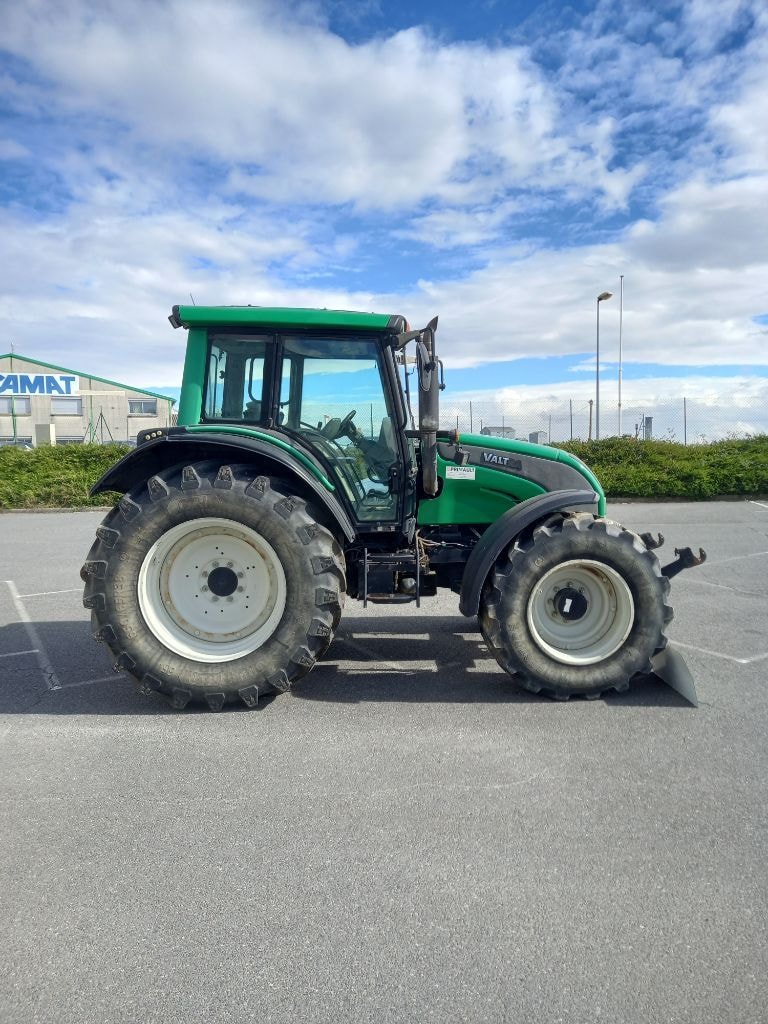 Tracteur VALTRA N141 - photo slide 7