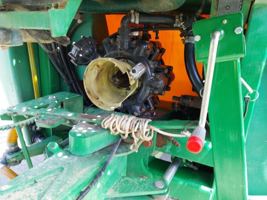 Pulverisateur JOHN DEERE M724I - photo slide 17