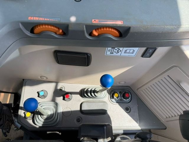 Tracteur chargeur FENDT 311 VARIO 4.4L - photo slide 13