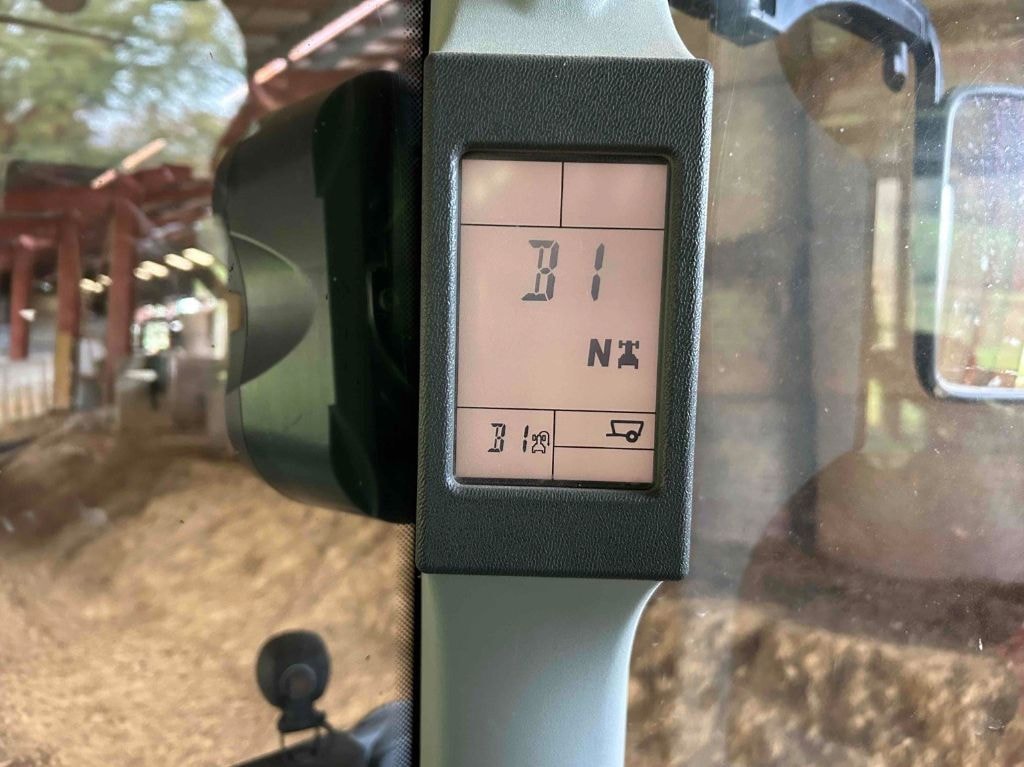 Tracteur CLAAS AXION 810 T4F CIS - photo slide 20