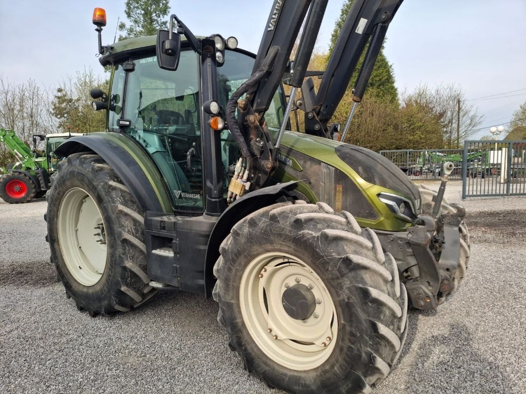 Tracteur VALTRA G135 - photo slide 2