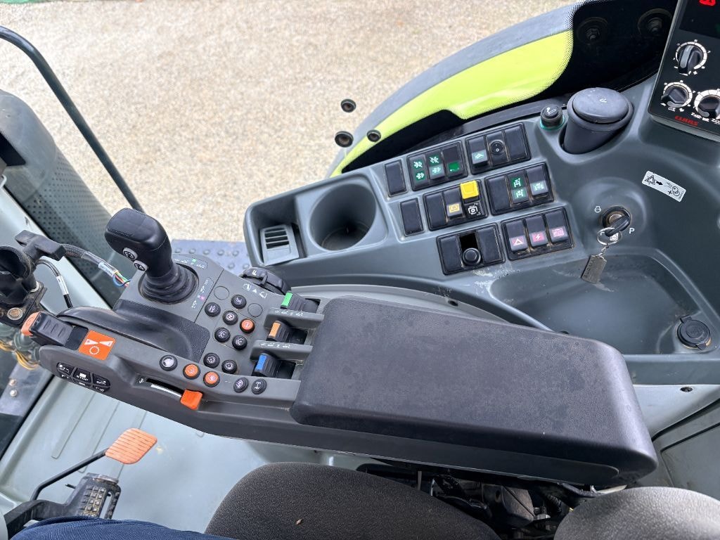 Tracteur CLAAS ARION 660 CMATIC CIS + - photo slide 9