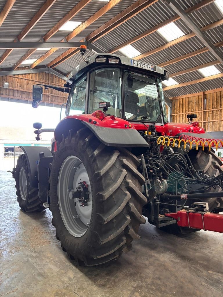 Tracteur MASSEY FERGUSON 7S.210 - photo slide 4