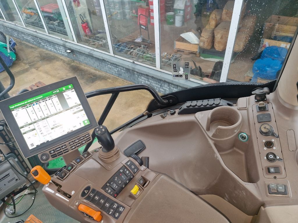 Tracteur JOHN DEERE 6250R - photo slide 13