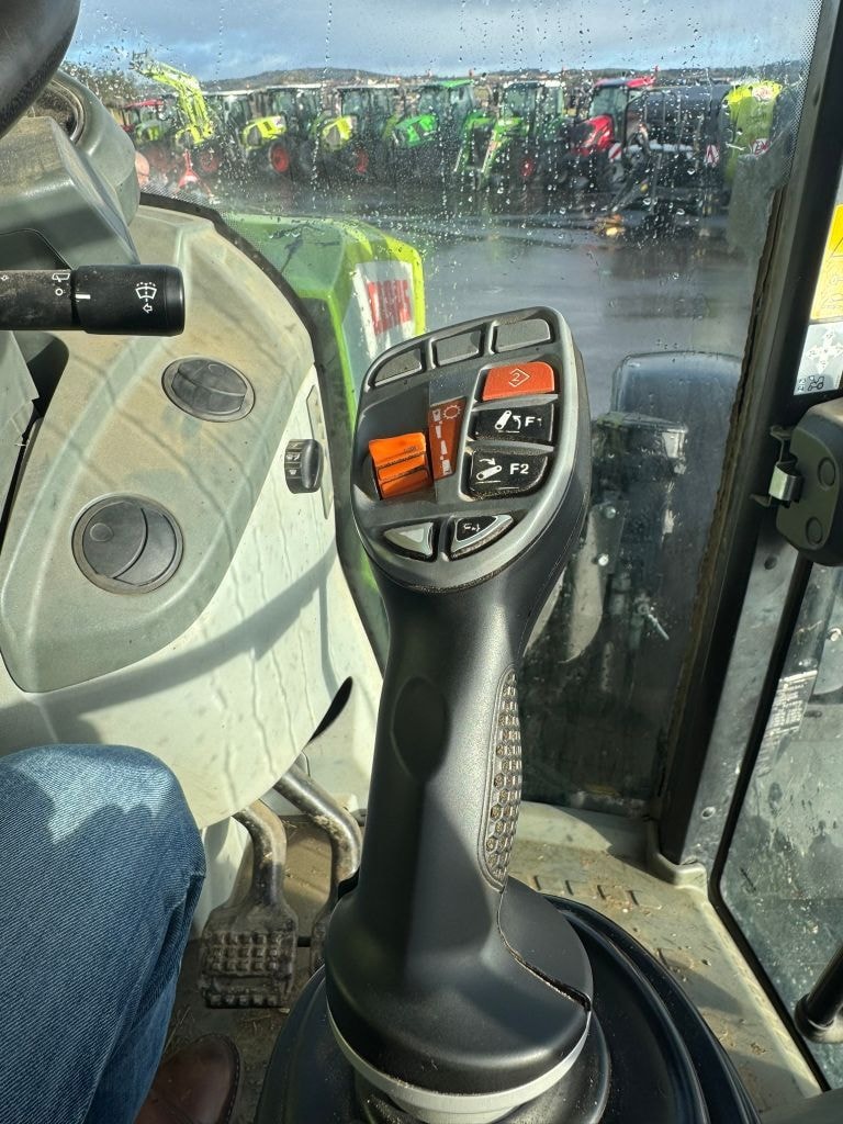 Tracteur chargeur CLAAS ARION 420 - photo slide 15