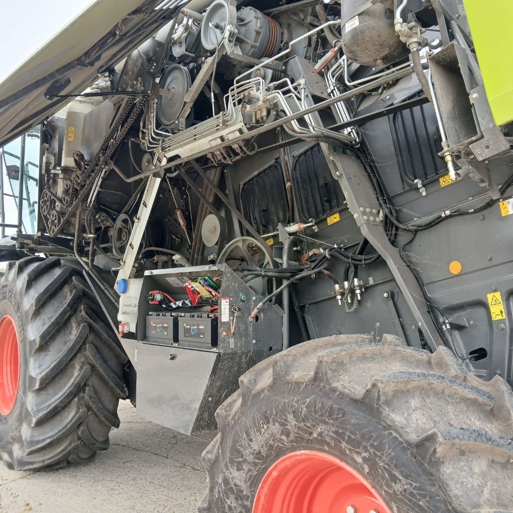 Moissonneuse CLAAS Trion 750 - photo slide 5
